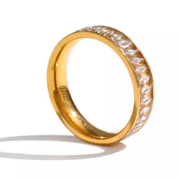 ⭐️Gold Plated Crystal ring - Picture 2 of 6